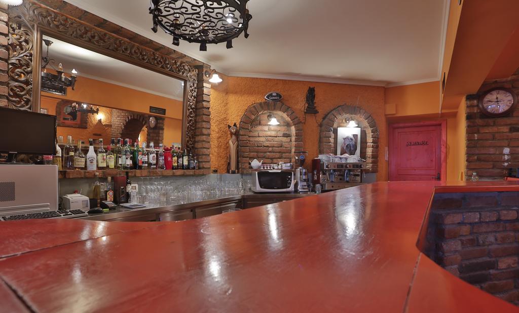 Bed & Breakfast Casa Oasa -accommodation, Pizzeria & Bar