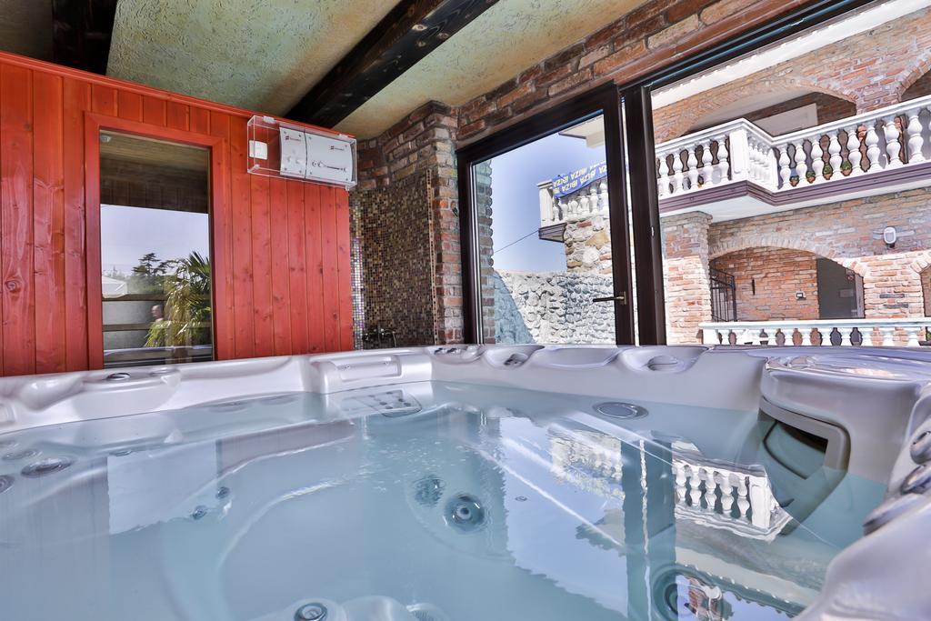 Bed & Breakfast Casa Oasa -accommodation, Pizzeria & Bar