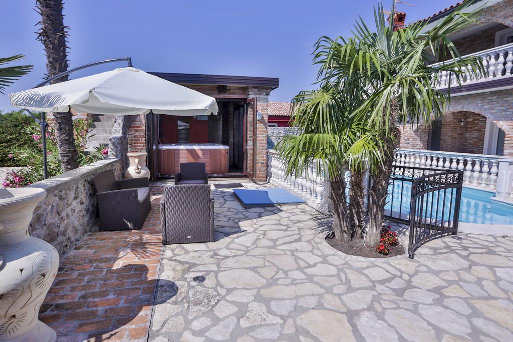 Casa Oasa -accommodation, Pizzeria & Bar
