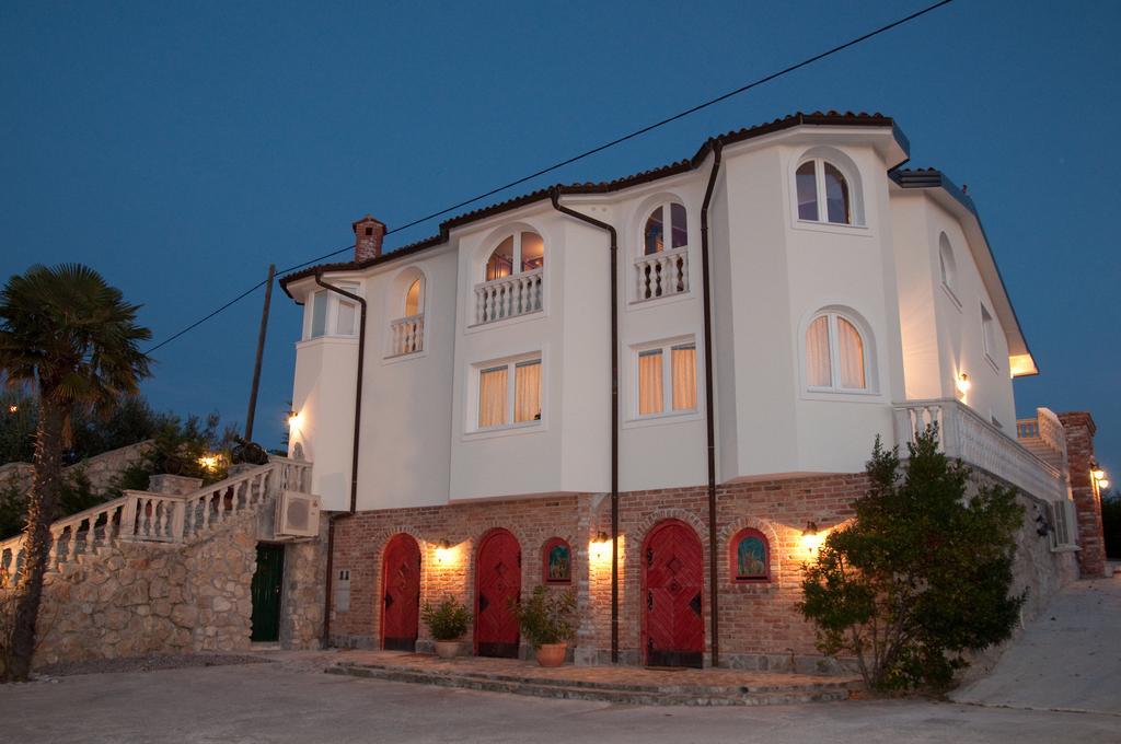 Casa Oasa -accommodation, Pizzeria & Bar