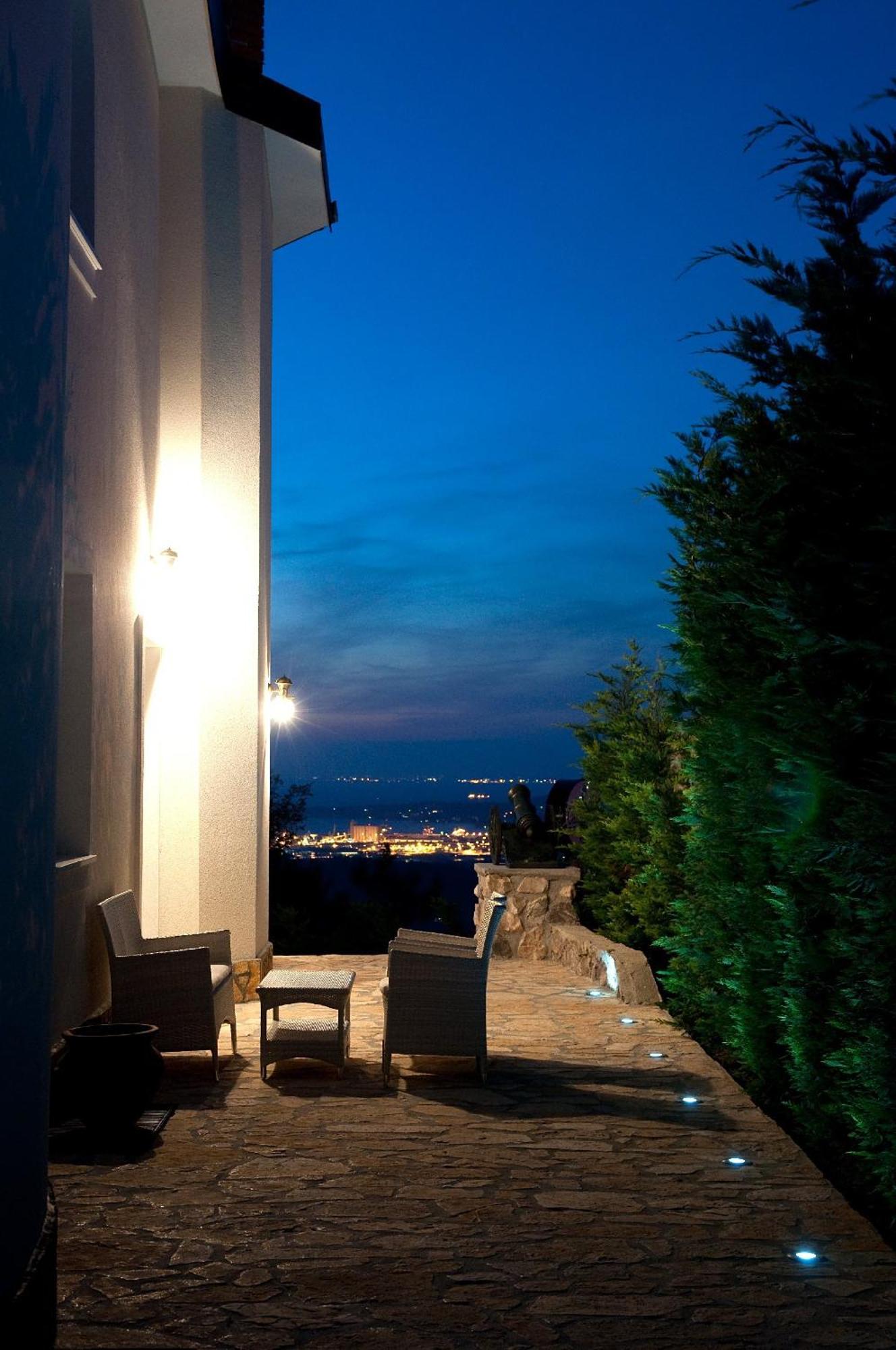 Bed & Breakfast Casa Oasa -accommodation, Pizzeria & Bar